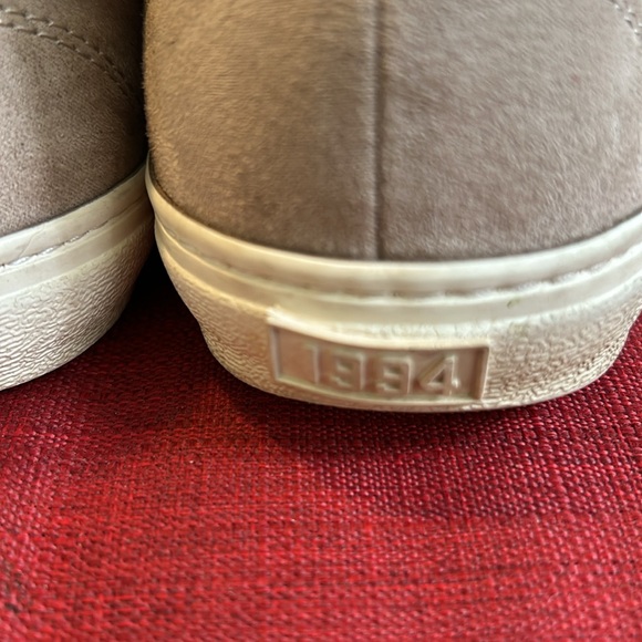 1994 suede sneakers, light beige, woman’s size 8, excellent pre-owned condition. - Picture 5 of 6